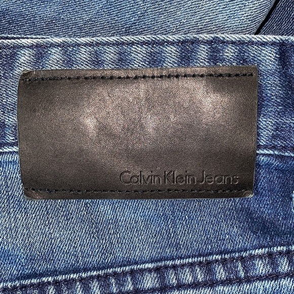 CALVIN KLEIN JEANS Men's Relaxed Straight-Fit Jeans - Picture 9 of 13